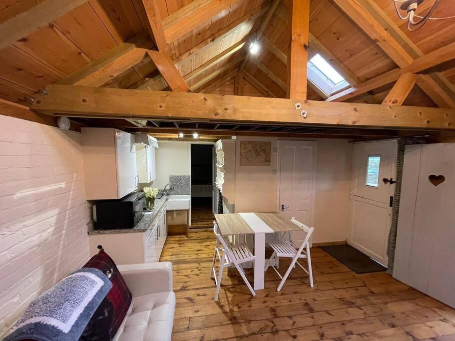 Muntjac Lodge, A Cabin In Heart Of Chorleywood Екстер'єр фото