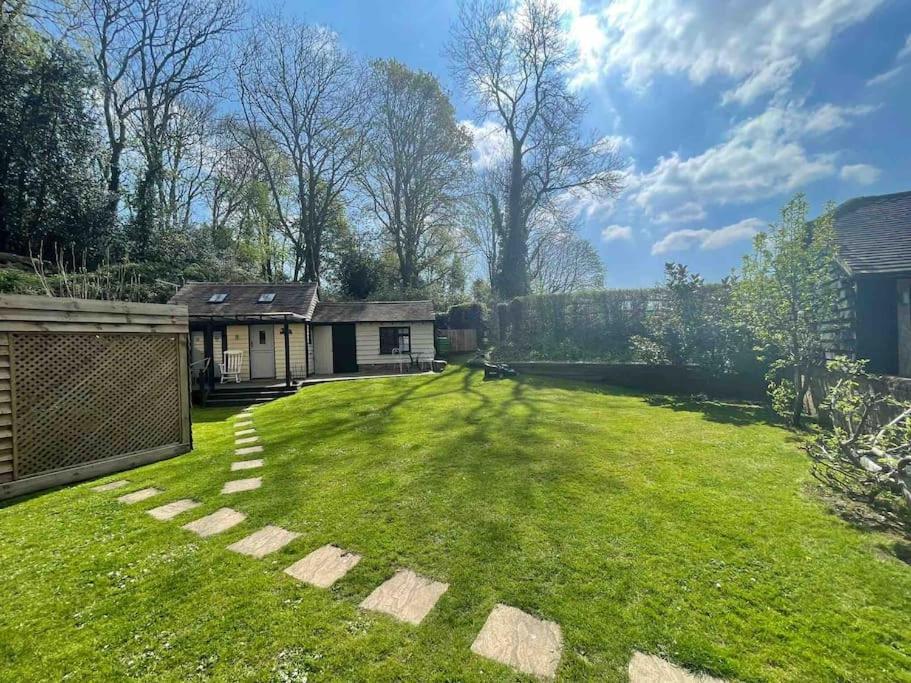 Muntjac Lodge, A Cabin In Heart Of Chorleywood Екстер'єр фото