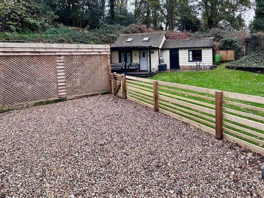 Muntjac Lodge, A Cabin In Heart Of Chorleywood Екстер'єр фото